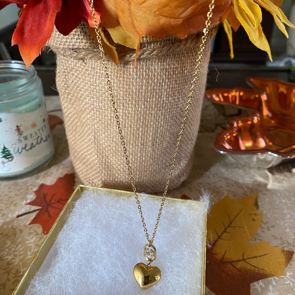 Fashion heart-shaped necklace. - Picture 2 of 3